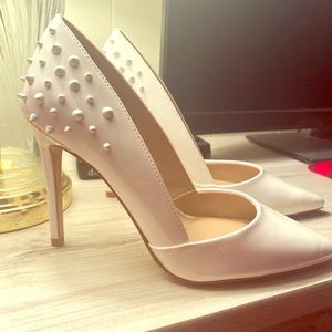 WHITE STUDDED PUMPS
